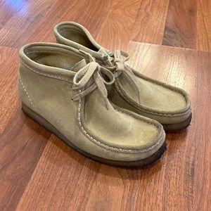 Clark’s wallabies, natural leather